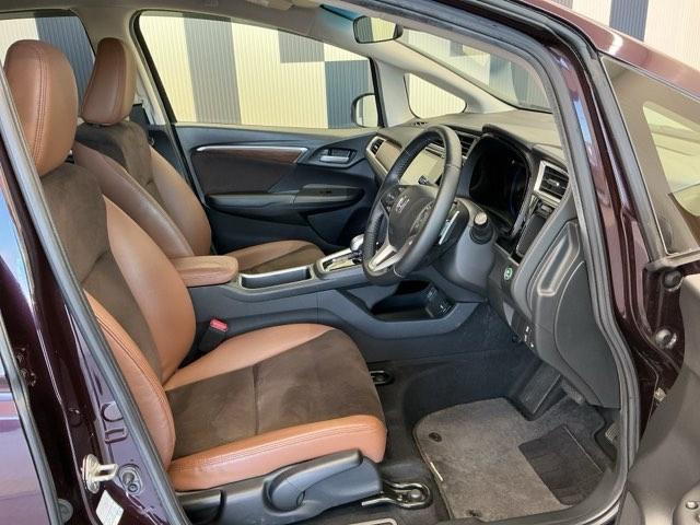 シャトル ハイブリッドＺ　ホンダ認定中古車　バックカメラ　ＥＴＣ　ワンオーナー車　衝突被害軽減ブレーキ　クルーズＣ　記録簿付　ＶＳＡ　フルセグ地デジＴＶ　シートＨ　リアカメラ　キーフリ　ＬＥＤライト　アドバンストキー　イモビ（14枚目）