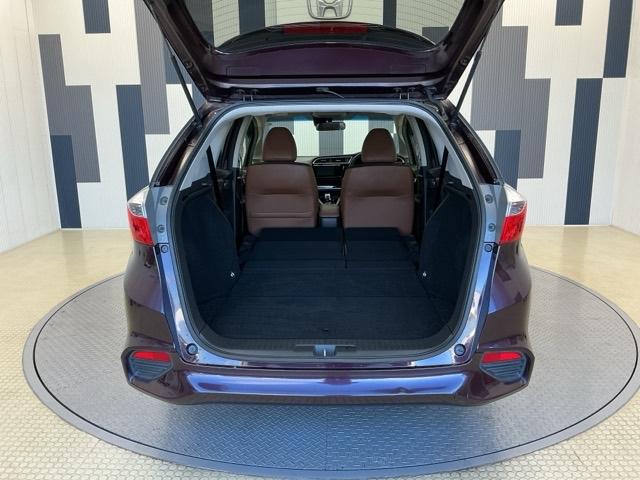 シャトル ハイブリッドＺ　ホンダ認定中古車　バックカメラ　ＥＴＣ　ワンオーナー車　衝突被害軽減ブレーキ　クルーズＣ　記録簿付　ＶＳＡ　フルセグ地デジＴＶ　シートＨ　リアカメラ　キーフリ　ＬＥＤライト　アドバンストキー　イモビ（20枚目）