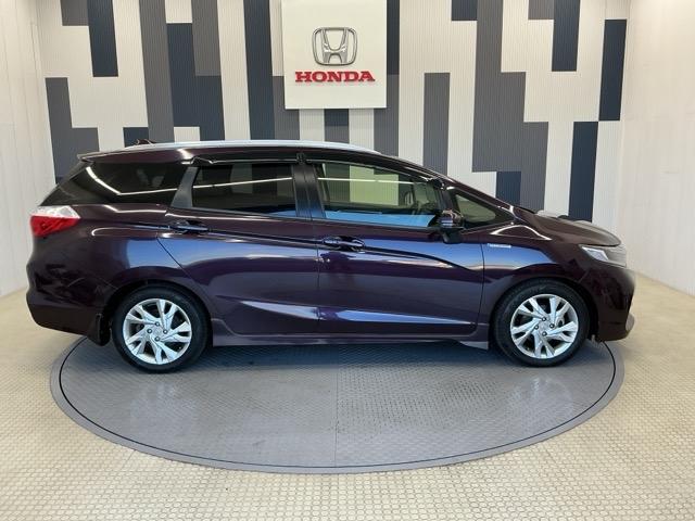 シャトル ハイブリッドＺ　ホンダ認定中古車　バックカメラ　ＥＴＣ　ワンオーナー車　衝突被害軽減ブレーキ　クルーズＣ　記録簿付　ＶＳＡ　フルセグ地デジＴＶ　シートＨ　リアカメラ　キーフリ　ＬＥＤライト　アドバンストキー　イモビ（25枚目）