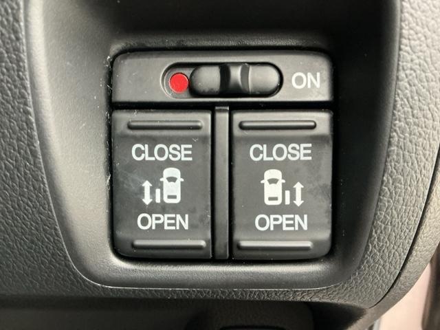Ｎ－ＢＯＸ ＧＳＳパッケージ　ホンダ認定中古車　両側電動　バックカメラ　Ｗ電動ドア　Ｉストップ　ダブルエアバック　ＴＶナビ　点検記録簿　イモビ　１セグＴＶ　スマートキー＆プッシュスタート　ＤＶＤ視聴可　フルオートエアコン　横滑防止（9枚目）