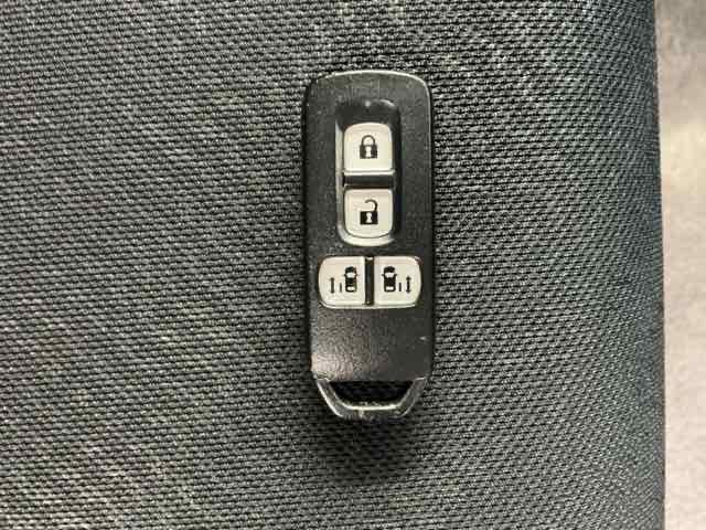 Ｎ－ＢＯＸ ＧＳＳパッケージ　ホンダ認定中古車　両側電動　バックカメラ　Ｗ電動ドア　Ｉストップ　ダブルエアバック　ＴＶナビ　点検記録簿　イモビ　１セグＴＶ　スマートキー＆プッシュスタート　ＤＶＤ視聴可　フルオートエアコン　横滑防止（17枚目）