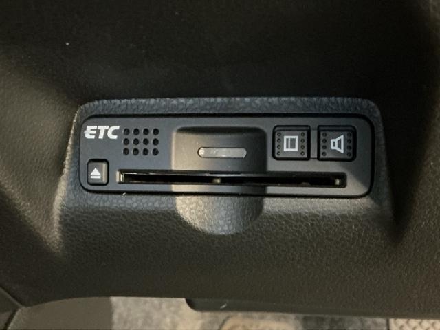 フィットハイブリッド ＸＨセレクションファインスタイル　ホンダ認定中古車　純正ナビ　バックカメラ　盗難防止システム　横滑防止　オートクルーズコントロール　シ－トヒ－タ－　キーレス　エアコン　ＤＶＤ　スマートキー　エアバック　ＥＴＣ　ＡＢＳ　ワンセグ（8枚目）