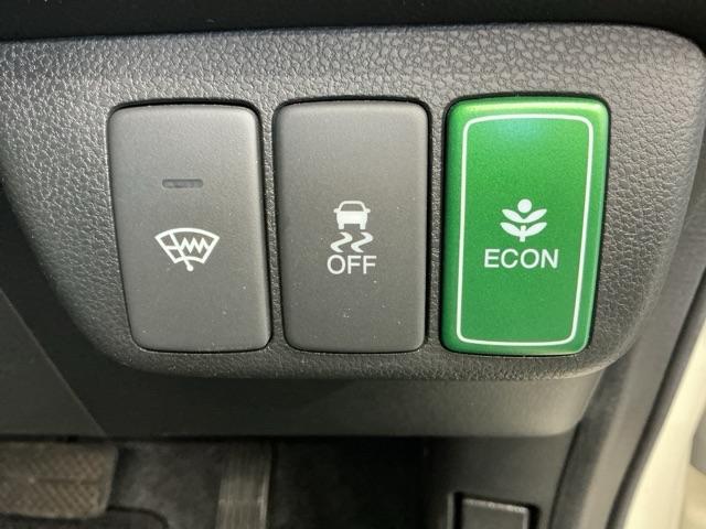 フィットハイブリッド ＸＨセレクションファインスタイル　ホンダ認定中古車　純正ナビ　バックカメラ　盗難防止システム　横滑防止　オートクルーズコントロール　シ－トヒ－タ－　キーレス　エアコン　ＤＶＤ　スマートキー　エアバック　ＥＴＣ　ＡＢＳ　ワンセグ（10枚目）