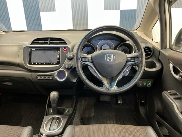 フィットハイブリッド ＸＨセレクションファインスタイル　ホンダ認定中古車　純正ナビ　バックカメラ　盗難防止システム　横滑防止　オートクルーズコントロール　シ－トヒ－タ－　キーレス　エアコン　ＤＶＤ　スマートキー　エアバック　ＥＴＣ　ＡＢＳ　ワンセグ（16枚目）