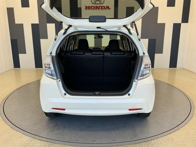 フィットハイブリッド ＸＨセレクションファインスタイル　ホンダ認定中古車　純正ナビ　バックカメラ　盗難防止システム　横滑防止　オートクルーズコントロール　シ－トヒ－タ－　キーレス　エアコン　ＤＶＤ　スマートキー　エアバック　ＥＴＣ　ＡＢＳ　ワンセグ（19枚目）