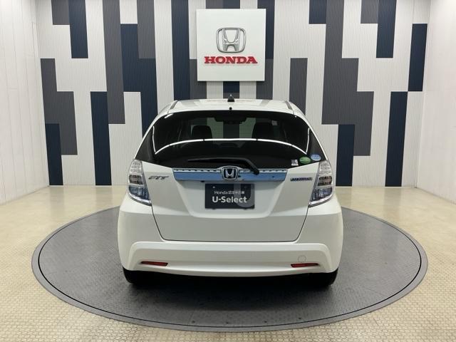 フィットハイブリッド ＸＨセレクションファインスタイル　ホンダ認定中古車　純正ナビ　バックカメラ　盗難防止システム　横滑防止　オートクルーズコントロール　シ－トヒ－タ－　キーレス　エアコン　ＤＶＤ　スマートキー　エアバック　ＥＴＣ　ＡＢＳ　ワンセグ（24枚目）