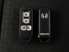 スマートキーです！ドアの施錠・解錠・エンジンの始動がスムーズで大変便利です！ 5