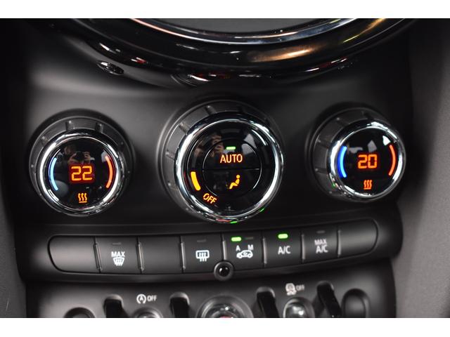ＭＩＮＩ クーパーＳ　ＪＣＷパッケージ　純正ＨＤＤナビ　バックカメラ　ブルートゥース接続可能　ＪＣＷ１７アルミ　ＭＩＮＩドライビングモード　ＪＣＷレザーステアリング　ＪＣＷエアロ　ヘッドライナーアンスラサイト　記録簿（7枚目）