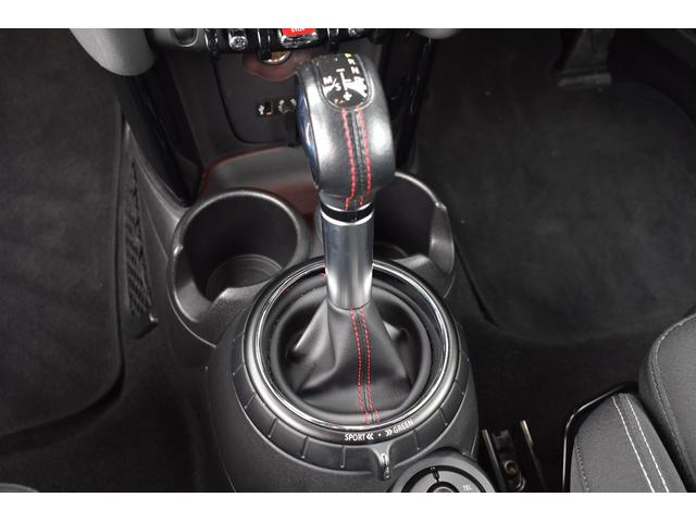 ＭＩＮＩ クーパーＳ　ＪＣＷパッケージ　純正ＨＤＤナビ　バックカメラ　ブルートゥース接続可能　ＪＣＷ１７アルミ　ＭＩＮＩドライビングモード　ＪＣＷレザーステアリング　ＪＣＷエアロ　ヘッドライナーアンスラサイト　記録簿（11枚目）