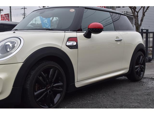 ＭＩＮＩ クーパーＳ　ＪＣＷパッケージ　純正ＨＤＤナビ　バックカメラ　ブルートゥース接続可能　ＪＣＷ１７アルミ　ＭＩＮＩドライビングモード　ＪＣＷレザーステアリング　ＪＣＷエアロ　ヘッドライナーアンスラサイト　記録簿（13枚目）