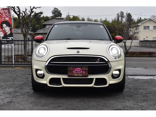 ＭＩＮＩ クーパーＳ　ＪＣＷパッケージ　純正ＨＤＤナビ　バックカメラ　ブルートゥース接続可能　ＪＣＷ１７アルミ　ＭＩＮＩドライビングモード　ＪＣＷレザーステアリング　ＪＣＷエアロ　ヘッドライナーアンスラサイト　記録簿（16枚目）