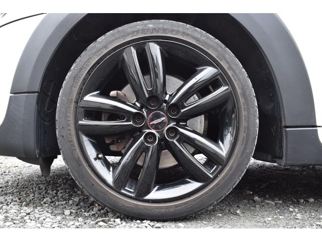 ＭＩＮＩ クーパーＳ　ＪＣＷパッケージ　純正ＨＤＤナビ　バックカメラ　ブルートゥース接続可能　ＪＣＷ１７アルミ　ＭＩＮＩドライビングモード　ＪＣＷレザーステアリング　ＪＣＷエアロ　ヘッドライナーアンスラサイト　記録簿（21枚目）