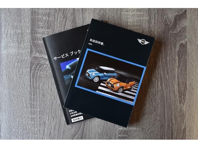 ＭＩＮＩ クーパーＳ　ＪＣＷパッケージ　純正ＨＤＤナビ　バックカメラ　ブルートゥース接続可能　ＪＣＷ１７アルミ　ＭＩＮＩドライビングモード　ＪＣＷレザーステアリング　ＪＣＷエアロ　ヘッドライナーアンスラサイト　記録簿（41枚目）