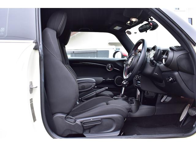 ＭＩＮＩ クーパーＳ　ＪＣＷパッケージ　純正ＨＤＤナビ　バックカメラ　ブルートゥース接続可能　ＪＣＷ１７アルミ　ＭＩＮＩドライビングモード　ＪＣＷレザーステアリング　ＪＣＷエアロ　ヘッドライナーアンスラサイト　記録簿（50枚目）