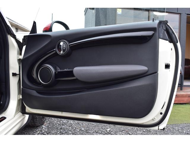 ＭＩＮＩ クーパーＳ　ＪＣＷパッケージ　純正ＨＤＤナビ　バックカメラ　ブルートゥース接続可能　ＪＣＷ１７アルミ　ＭＩＮＩドライビングモード　ＪＣＷレザーステアリング　ＪＣＷエアロ　ヘッドライナーアンスラサイト　記録簿（51枚目）