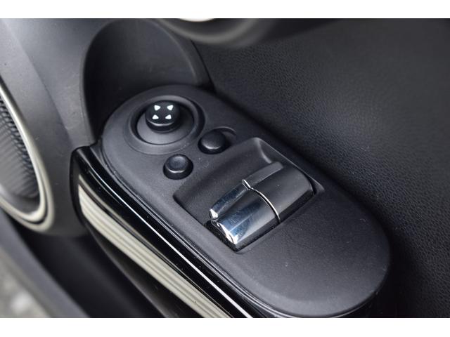 ＭＩＮＩ クーパーＳ　ＪＣＷパッケージ　純正ＨＤＤナビ　バックカメラ　ブルートゥース接続可能　ＪＣＷ１７アルミ　ＭＩＮＩドライビングモード　ＪＣＷレザーステアリング　ＪＣＷエアロ　ヘッドライナーアンスラサイト　記録簿（53枚目）