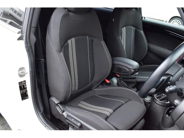 ＭＩＮＩ クーパーＳ　ＪＣＷパッケージ　純正ＨＤＤナビ　バックカメラ　ブルートゥース接続可能　ＪＣＷ１７アルミ　ＭＩＮＩドライビングモード　ＪＣＷレザーステアリング　ＪＣＷエアロ　ヘッドライナーアンスラサイト　記録簿（54枚目）