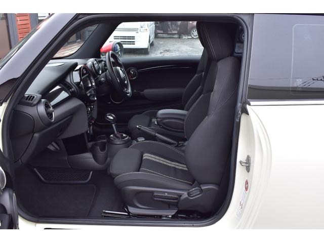 ＭＩＮＩ クーパーＳ　ＪＣＷパッケージ　純正ＨＤＤナビ　バックカメラ　ブルートゥース接続可能　ＪＣＷ１７アルミ　ＭＩＮＩドライビングモード　ＪＣＷレザーステアリング　ＪＣＷエアロ　ヘッドライナーアンスラサイト　記録簿（56枚目）