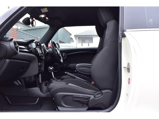 ＭＩＮＩ クーパーＳ　ＪＣＷパッケージ　純正ＨＤＤナビ　バックカメラ　ブルートゥース接続可能　ＪＣＷ１７アルミ　ＭＩＮＩドライビングモード　ＪＣＷレザーステアリング　ＪＣＷエアロ　ヘッドライナーアンスラサイト　記録簿（57枚目）