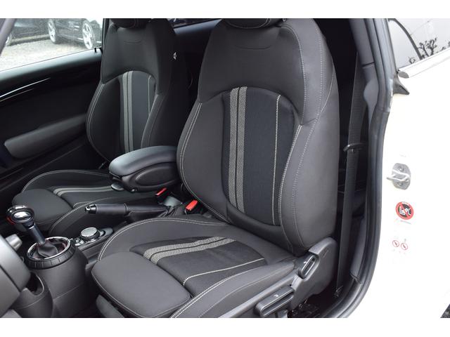 ＭＩＮＩ クーパーＳ　ＪＣＷパッケージ　純正ＨＤＤナビ　バックカメラ　ブルートゥース接続可能　ＪＣＷ１７アルミ　ＭＩＮＩドライビングモード　ＪＣＷレザーステアリング　ＪＣＷエアロ　ヘッドライナーアンスラサイト　記録簿（61枚目）