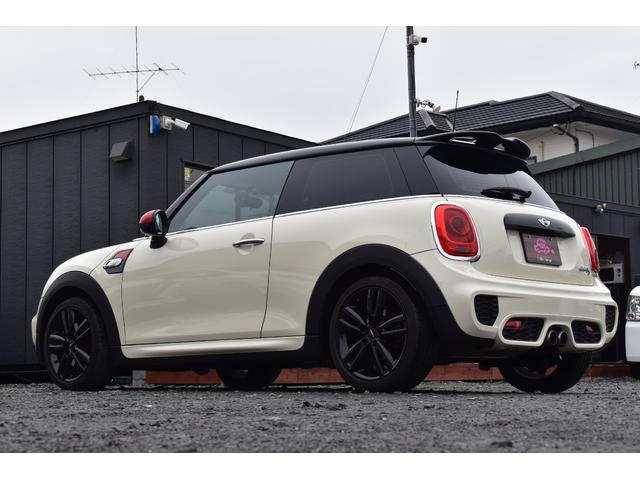 ＭＩＮＩ クーパーＳ　ＪＣＷパッケージ　純正ＨＤＤナビ　バックカメラ　ブルートゥース接続可能　ＪＣＷ１７アルミ　ＭＩＮＩドライビングモード　ＪＣＷレザーステアリング　ＪＣＷエアロ　ヘッドライナーアンスラサイト　記録簿（79枚目）