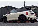 クーパーＳ　ＪＣＷパッケージ　純正ＨＤＤナビ　バックカメラ　ブルートゥース接続可能　ＪＣＷ１７アルミ　ＭＩＮＩドライビングモード　ＪＣＷレザーステアリング　ＪＣＷエアロ　ヘッドライナーアンスラサイト　記録簿（79枚目）