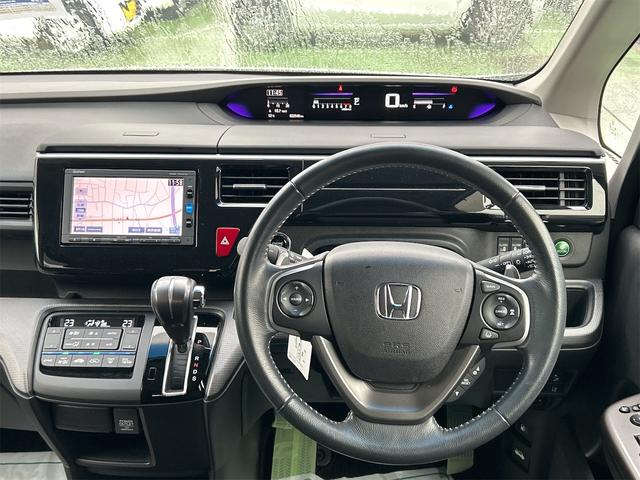 ステップワゴンスパーダ スパーダ　ホンダセンシング　ＥＴＣ　バックカメラ　ナビ　ＴＶ　オートクルーズコントロール　レーンアシスト　衝突被害軽減システム　両側電動スライドドア　オートライト　スマートキー　アイドリングストップ　電動格納ミラー　３列シート（3枚目）