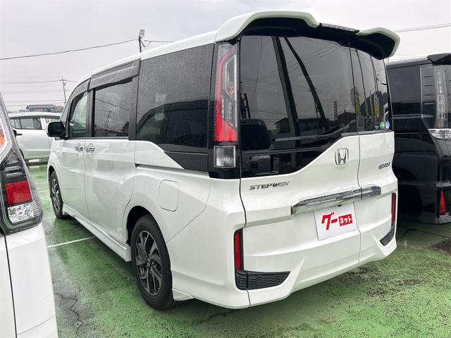 ステップワゴンスパーダ スパーダ　ホンダセンシング　ＥＴＣ　バックカメラ　ナビ　ＴＶ　オートクルーズコントロール　レーンアシスト　衝突被害軽減システム　両側電動スライドドア　オートライト　スマートキー　アイドリングストップ　電動格納ミラー　３列シート（16枚目）