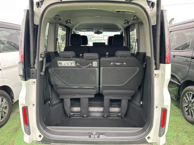 ステップワゴンスパーダ スパーダ　ホンダセンシング　ＥＴＣ　バックカメラ　ナビ　ＴＶ　オートクルーズコントロール　レーンアシスト　衝突被害軽減システム　両側電動スライドドア　オートライト　スマートキー　アイドリングストップ　電動格納ミラー　３列シート（17枚目）