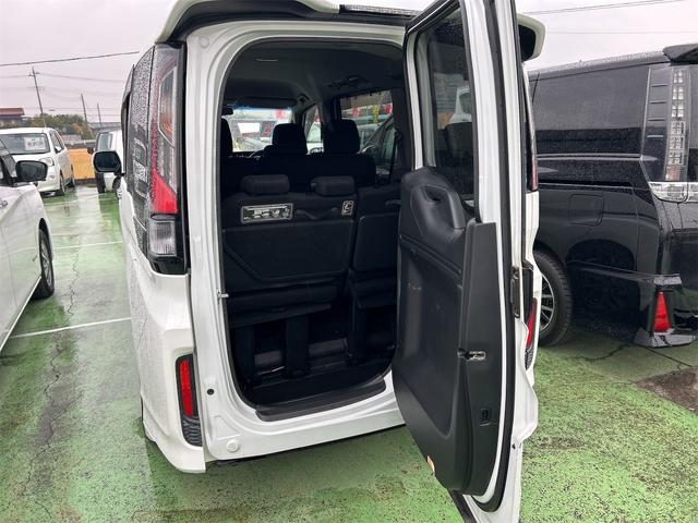 ステップワゴンスパーダ スパーダ　ホンダセンシング　ＥＴＣ　バックカメラ　ナビ　ＴＶ　オートクルーズコントロール　レーンアシスト　衝突被害軽減システム　両側電動スライドドア　オートライト　スマートキー　アイドリングストップ　電動格納ミラー　３列シート（19枚目）