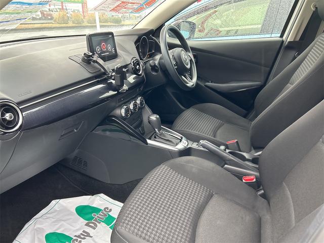 デミオ １５Ｓ　ドライブレコーダー　ＥＴＣ　バックカメラ　ナビ　ＴＶ　クリアランスソナー　レーンアシスト　衝突被害軽減システム　オートライト　スマートキー　アイドリングストップ　電動格納ミラー　ＡＴ　盗難防止システム（35枚目）