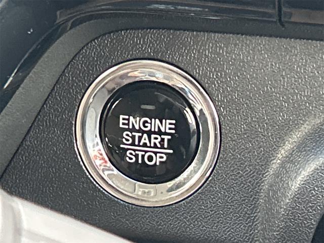 エンジン始動も楽チンです。イチイチ鍵を出す手間も無くなりますよ。