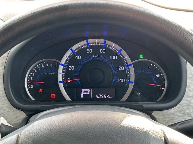 ワゴンＲ ＦＸ　衝突被害軽減システム　キーレスエントリー　アイドリングストップ　電動格納ミラー　シートヒーター　ベンチシート　ＣＶＴ　盗難防止システム　ＡＢＳ　ＥＳＣ　ＣＤ　ミュージックプレイヤー接続可（36枚目）