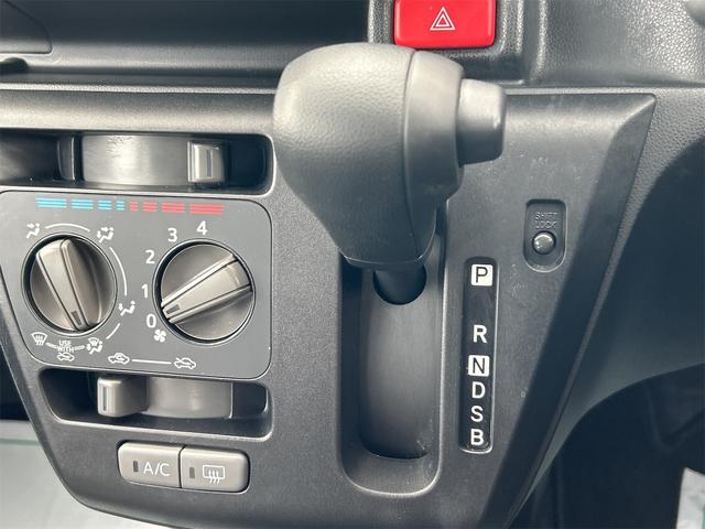 ミライース Ｌ　ＳＡＩＩＩ　クリアランスソナー　レーンアシスト　衝突被害軽減システム　オートマチックハイビーム　キーレスエントリー　アイドリングストップ　ＣＶＴ　盗難防止システム　ＡＢＳ　ＥＳＣ　ＣＤ　衝突安全ボディ　エアコン（7枚目）