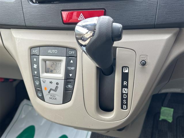 ムーヴ Ｘ　スマートキー　アイドリングストップ　電動格納ミラー　ＣＶＴ　盗難防止システム　ＡＢＳ　アルミホイール　衝突安全ボディ　エアコン　パワーステアリング　パワーウィンドウ　運転席エアバッグ　助手席エアバッグ（6枚目）