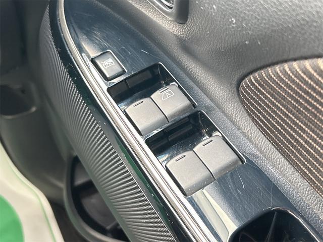 デイズ Ｘ　Ｖセレクション　ドライブレコーダー　衝突被害軽減システム　スマートキー　アイドリングストップ　電動格納ミラー　ベンチシート　ＣＶＴ　盗難防止システム　ＡＢＳ　ＥＳＣ　ＣＤ　アルミホイール　衝突安全ボディ　エアコン（9枚目）