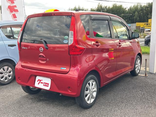 デイズ Ｘ　Ｖセレクション　ドライブレコーダー　衝突被害軽減システム　スマートキー　アイドリングストップ　電動格納ミラー　ベンチシート　ＣＶＴ　盗難防止システム　ＡＢＳ　ＥＳＣ　ＣＤ　アルミホイール　衝突安全ボディ　エアコン（12枚目）