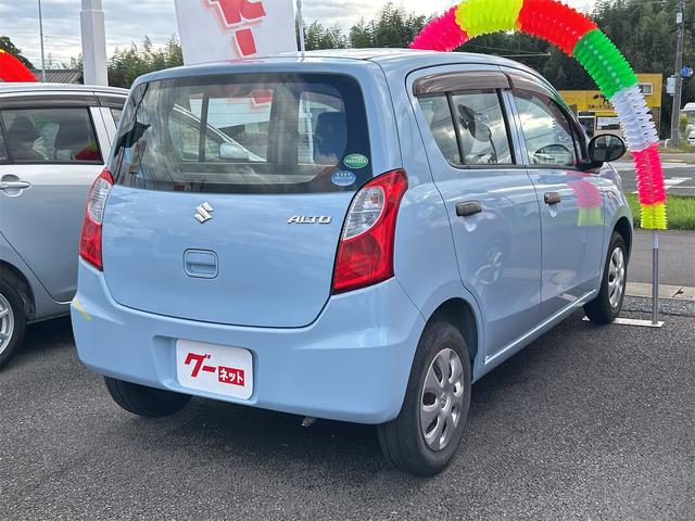 アルト F キーレスエントリー 電動格納ミラー AT 盗難防止システム CD 衝突安全ボディ エアコン パワーステアリング パワーウィンドウ 運転席エアバッグ 助手席エアバッグ(14枚目)