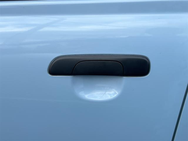 アルト F キーレスエントリー 電動格納ミラー AT 盗難防止システム CD 衝突安全ボディ エアコン パワーステアリング パワーウィンドウ 運転席エアバッグ 助手席エアバッグ(27枚目)