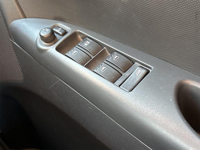 タント カスタムＬ　ＥＴＣ　スライドドア　ナビ　ＴＶ　ＨＩＤ　スマートキー　電動格納ミラー　ベンチシート　ＣＶＴ　盗難防止システム　ＡＢＳ　ＣＤ　ミュージックプレイヤー接続可　アルミホイール　衝突安全ボディ　エアコン（11枚目）