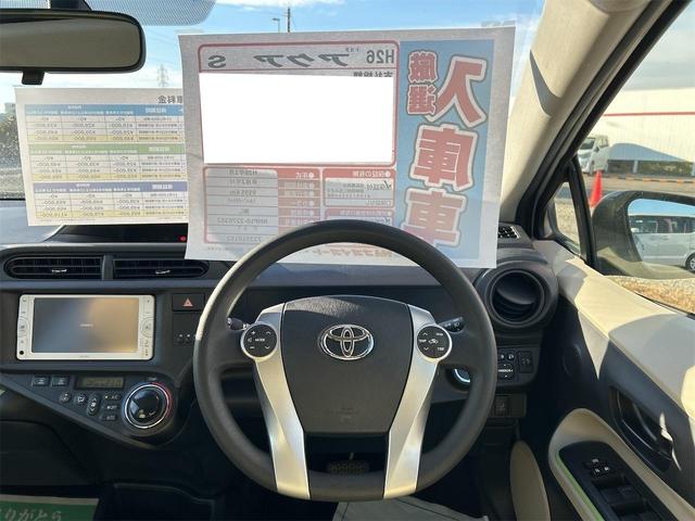 アクア Ｓ　バックカメラ　オートライト　スマートキー　電動格納ミラー　ＣＶＴ　衝突安全ボディ　ＡＢＳ　ＥＳＣ　エアコン　パワーステアリング　パワーウィンドウ（3枚目）