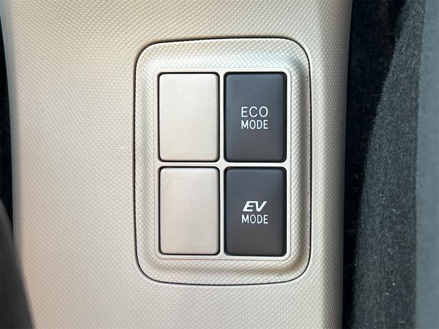 アクア Ｓ　バックカメラ　オートライト　スマートキー　電動格納ミラー　ＣＶＴ　衝突安全ボディ　ＡＢＳ　ＥＳＣ　エアコン　パワーステアリング　パワーウィンドウ（9枚目）