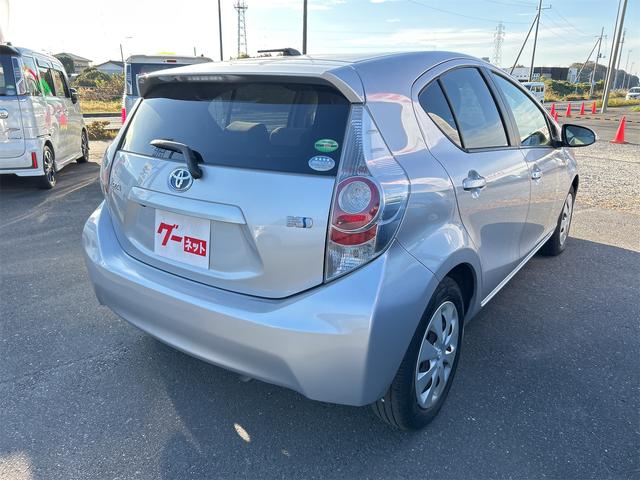 アクア Ｓ　バックカメラ　オートライト　スマートキー　電動格納ミラー　ＣＶＴ　衝突安全ボディ　ＡＢＳ　ＥＳＣ　エアコン　パワーステアリング　パワーウィンドウ（15枚目）