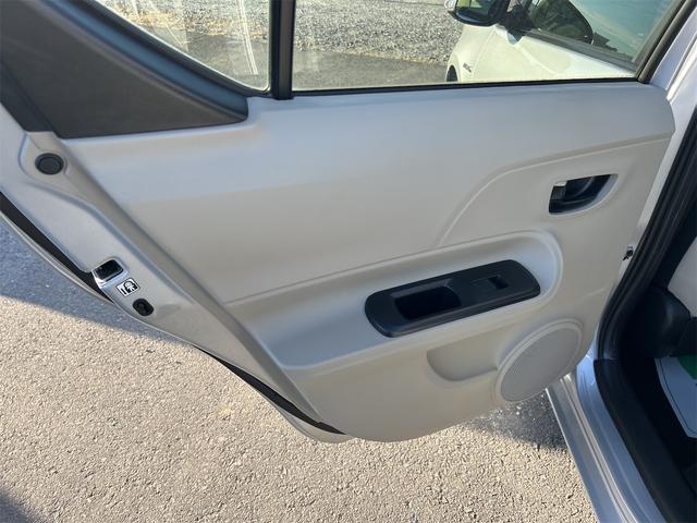 アクア Ｓ　バックカメラ　オートライト　スマートキー　電動格納ミラー　ＣＶＴ　衝突安全ボディ　ＡＢＳ　ＥＳＣ　エアコン　パワーステアリング　パワーウィンドウ（30枚目）