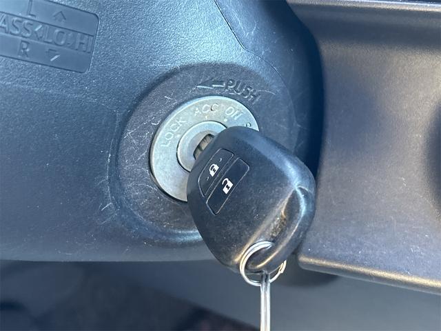 アクア Ｓ　ＥＴＣ　キーレスエントリー　電動格納ミラー　シートヒーター　ＣＶＴ　衝突安全ボディ　ＡＢＳ　ＥＳＣ　エアコン　パワーステアリング　パワーウィンドウ（5枚目）