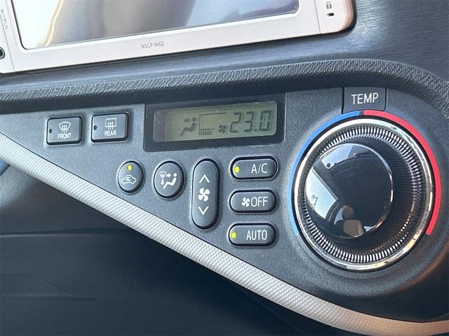アクア Ｓ　ＥＴＣ　キーレスエントリー　電動格納ミラー　シートヒーター　ＣＶＴ　衝突安全ボディ　ＡＢＳ　ＥＳＣ　エアコン　パワーステアリング　パワーウィンドウ（8枚目）