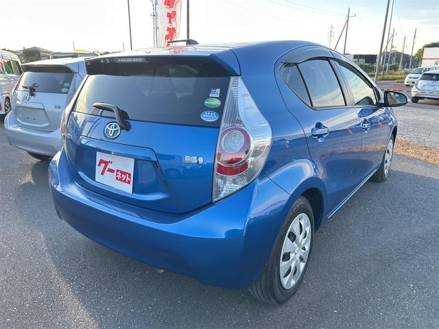 アクア Ｓ　ＥＴＣ　キーレスエントリー　電動格納ミラー　シートヒーター　ＣＶＴ　衝突安全ボディ　ＡＢＳ　ＥＳＣ　エアコン　パワーステアリング　パワーウィンドウ（21枚目）