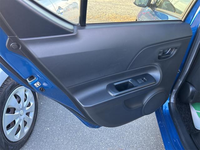 アクア Ｓ　ＥＴＣ　キーレスエントリー　電動格納ミラー　シートヒーター　ＣＶＴ　衝突安全ボディ　ＡＢＳ　ＥＳＣ　エアコン　パワーステアリング　パワーウィンドウ（30枚目）