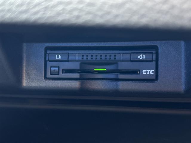 ハリアー エレガンス　ＥＴＣ　バックカメラ　パワーシート　エアロ　ＴＶ　オートライト　アルミホイール　スマートキー　アイドリングストップ　電動格納ミラー　ＣＶＴ　盗難防止システム　衝突安全ボディ　ＣＤ　Ｂｌｕｅｔｏｏｔｈ（6枚目）