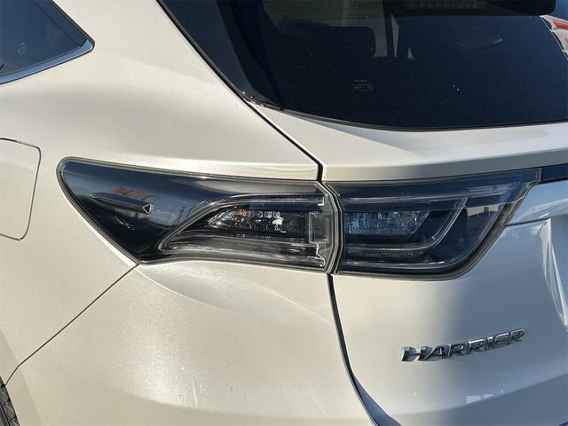 ハリアー エレガンス　ＥＴＣ　バックカメラ　パワーシート　エアロ　ＴＶ　オートライト　アルミホイール　スマートキー　アイドリングストップ　電動格納ミラー　ＣＶＴ　盗難防止システム　衝突安全ボディ　ＣＤ　Ｂｌｕｅｔｏｏｔｈ（21枚目）